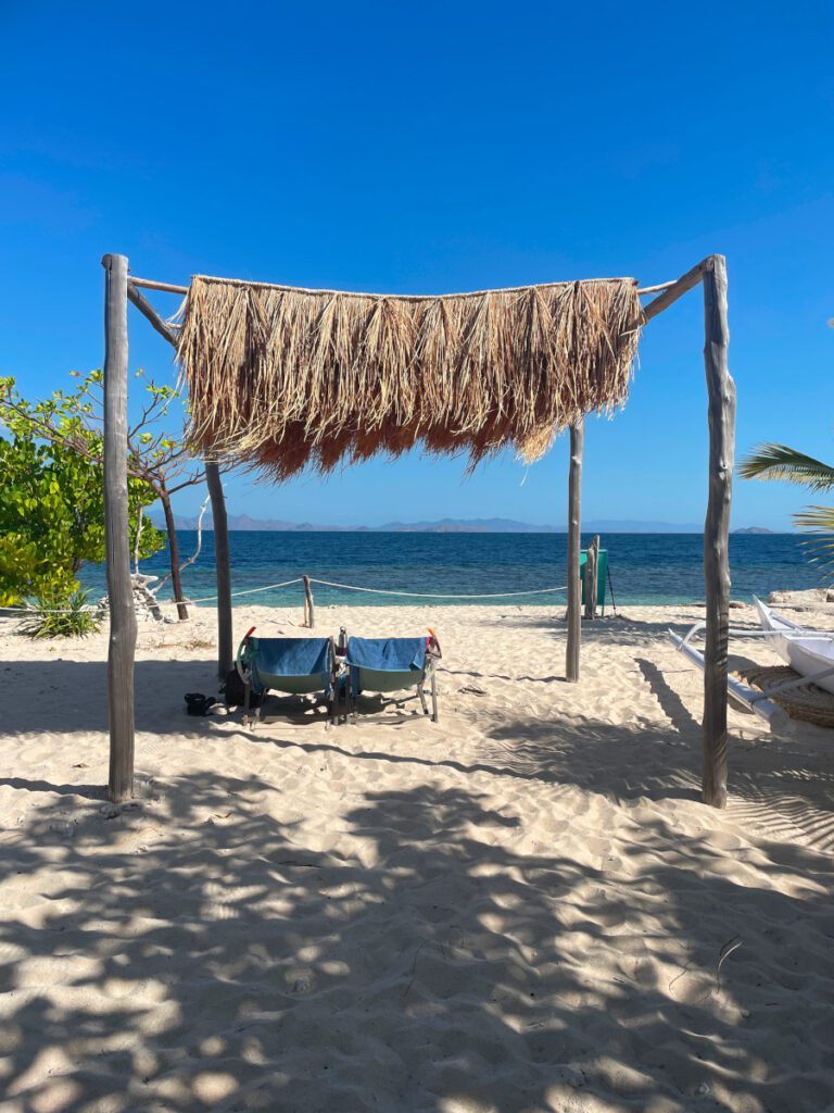 flores le pirate island day trip