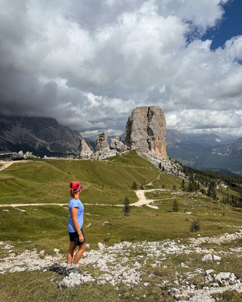 vista sule cinque torri dal sentiero