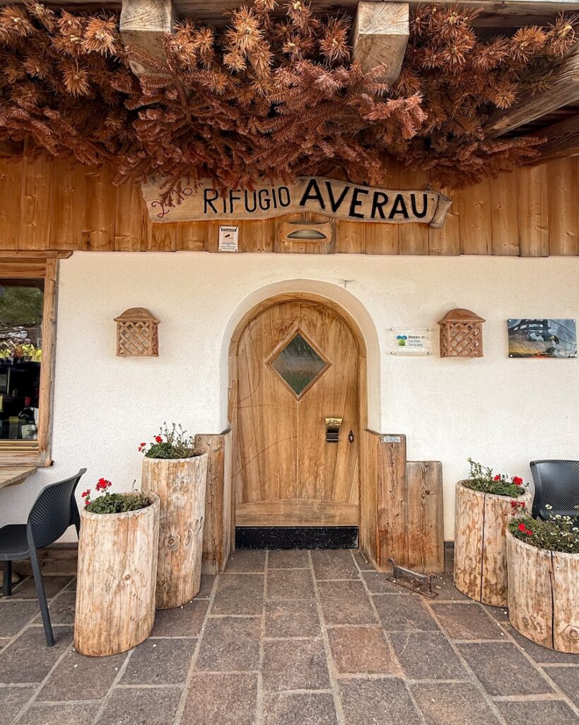 ingresso rifugio averau